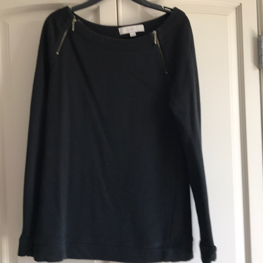 Black sweatshirt with zipper detail